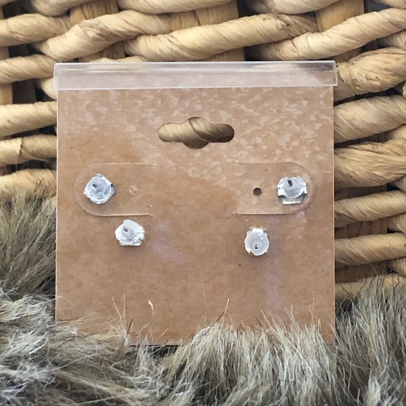 Vintage lot of two pairs stud post earrings - Picture 2 of 3